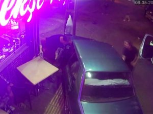 Polis Ekiplerinden Kaçan Sürücü Direğe Çarparak Durdu