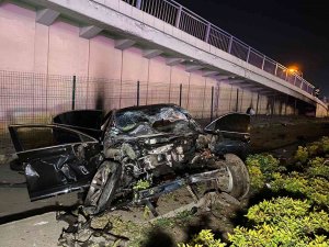 Alkollü Halde Kullandığı Otomobili İle Köprü Demirlerini Kırarak Aşağı Uçtu: 3 Yaralı