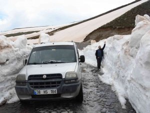 Bitlis’te Kar Esareti Devam Ediyor