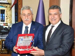 Diplomatlar Birliğinden Palandöken’e Plaket