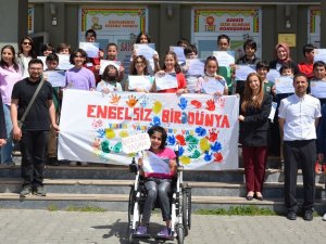 Öğrenciler, Öğretmenleriyle Birlikte Engelsiz Dünya İçin Robotik Ürün Geliştirdi