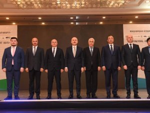 Bakan Karaismailoğlu: “Çin’den Avrupa’ya Doğru Yola Çıkan Bir Yük Treni Orta Koridor Ve Türkiye’yi Tercih Etmesi Halinde 7 Bin Kilometreyi 12 Günde Kat Ediyor”