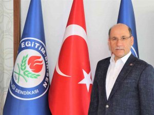 Ermeni Şarkıcıya Tepki Gösteren Müdür Yardımcısı Davayı Kazandı