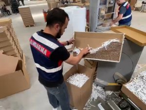 İ̇zmir’de Kaçak Sigara Fabrikasına Baskın
