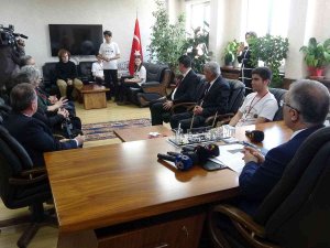 "Tarih Şuurunu Milletlerin Hafızasında Canlı Tutmak Ve Milli Kültürle Beslemek Gerekir"