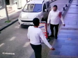 İ̇kinci Yabancı Gencin Makaslı Ve Taşlı Kavgası Kamerada