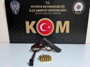 Fethiye’de Esnaftan Silah Zoruyla Para Almaya Çalıştıkları İddiasıyla 7 Şüpheli Yakalandı