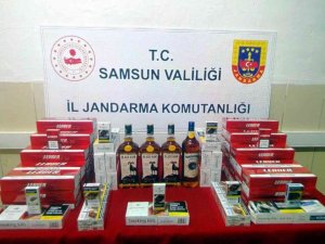 Jandarma Şüpheli Araçta Kaçak İçki Ve Sigara Ele Geçirdi