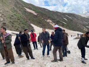 Çığ Altında Kalan İ̇ranlıları Arama Çalışmaları Devam Ediyor