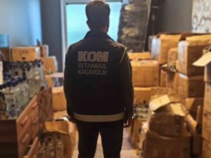 Maltepe’de Gizli Bölme Yaptırılan Evde 3 Milyon Tl’lik Kaçak Sigara Ve Alkol Ele Geçirildi