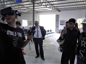 Öğrencilere Vr Gözlüklü İş Sağlığı Ve Güvenliği Eğitimi