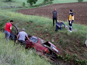 Kontrolden Çıkan Otomobil Şarampole Uçtu: 2 Yaralı