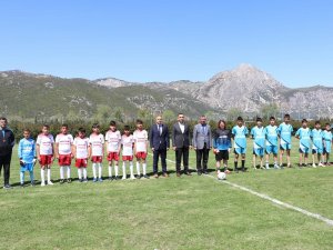 Eğirdir’de Okullar Arası Futbol Turnuvası Başladı