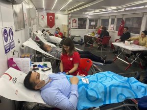 Kaymakam Tunç’tan Kızılay’a Kan Bağışı