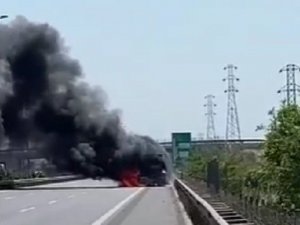 İ̇zmir’de Yakıt Yüklü Tanker Alev Aldı
