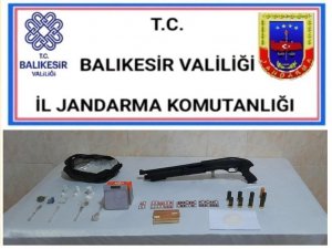 Balıkesir’de Jandarmadan Uyuşturucu Ve Tütün Operasyonu