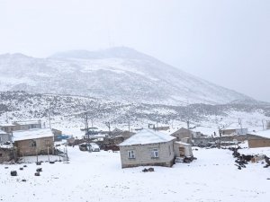 Adilcevaz’da Mayıs Ayında Kar Sürprizi
