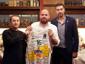Kızıl’a Çifte Kutlama