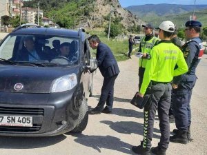 Hanönü’de Karayolu Trafik Haftası’nda Sürücüler Bilgilendirildi