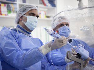 Kapalı Yöntemle Aynı Seansta İki Kalp Kapağı Birden Onarıldı