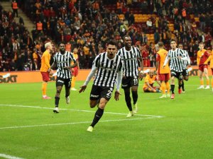 Pinares, Altay’a Veda Etti