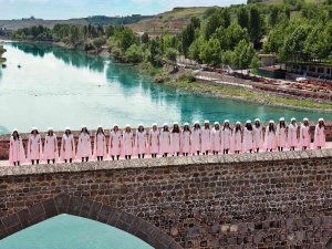 Diyarbakır’ın Tarihi Moda İle Canlandı