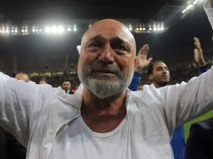 Hikmet Karaman Gözyaşlarını Tutamadı