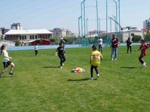 Çocuklar Dünya Atletizm Gününde Hem Eğlendi Hem Yarıştı