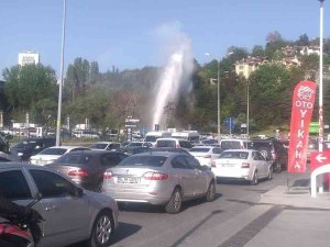 Su Borusu Patladı, Yollar Göle Döndü