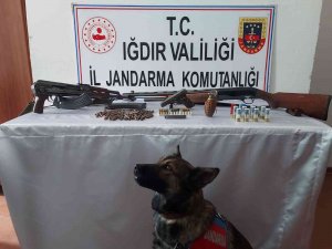 Iğdır’da Kalaşnikof Silah Ve Parça Tesirli El Bombası Ele Geçirildi