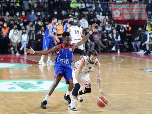 Pınar Karşıyaka - Anadolu Efes Maçının Biletleri Satışta
