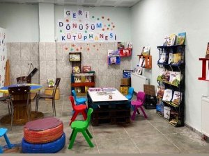 Atık Malzemelerden Okula Kütüphane