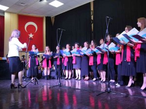 Akdeniz’in Kadınlar Korosu Sanatseverlerden Tam Not Aldı