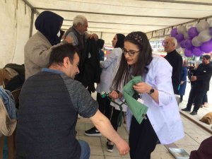 Hemşire Adayları Vatandaşları “İnme” Konusunda Bilgilendirdi