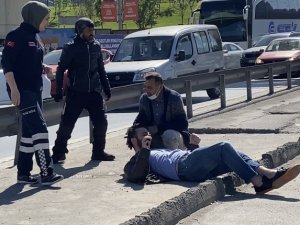 Kadıköy’de Güzergahının Dışına Çıkan Minibüsçünün E-5’te İndirdiği Yolcuya Motosiklet Çarptı