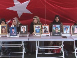 Evlatlarının Yolunu Gözleyen Ailelerin Nöbeti 982’inci Gününde