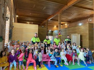 Burhaniye’ De Minik Öğrencilere Temel Trafik Eğitimi