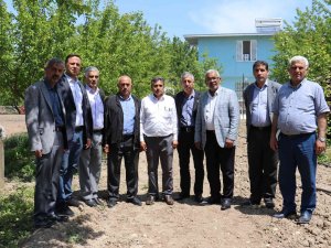 Don Mağduru Kayısı Üreticilerine Muhtarlardan Destek