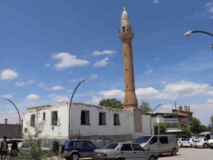Yıkımı Durdurulan Caminin Akıbeti Merak Konusu Oldu