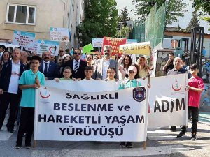 Bursa’da Öğrencilerden “Sağlık İçin Hareket Et” Yürüyüşü