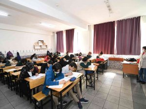 Konya Büyükşehir Lgs Ve Tyt Öğrencilerine Sınav Tecrübesi Kazandırıyor