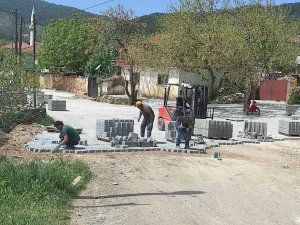 Burhaniye’de Kırsal Yolları Yenileniyor