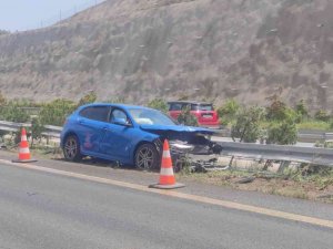 Tanker Otomobile Çarpıp Devrildi; 1 Yaralı