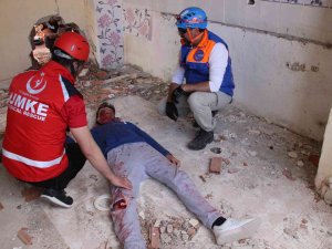 Yozgat’ta Deprem Ve Yangın Tatbikatı Gerçeği Aratmadı