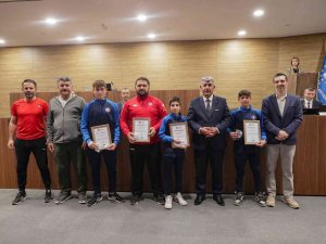 Başarılı Sporcular Ödüllendirildi