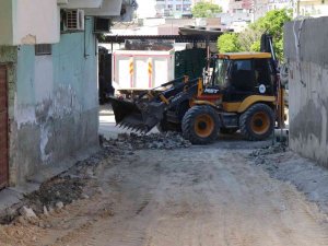 Bozova’da Bozulmuş Yollar Onarılıyor