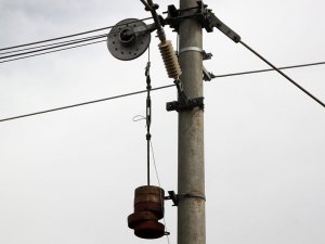Demiryolu Elektrik Hattındaki 3 Tonluk Gergi Ağırlığını Çalan Şüpheliler Yakalandı