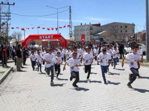 Başkale’de ‘Okullar Arası Kros Yarışması’ Düzenlendi