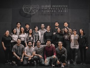 Uü Tıp Tiyatro Ekibi Polydrama İle Sahnede