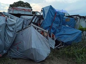 Atv Motosiklet Taşıyan Tır Devrildi: 2 Yaralı